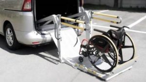 後付け福祉車両日産セレナ車いすリフト