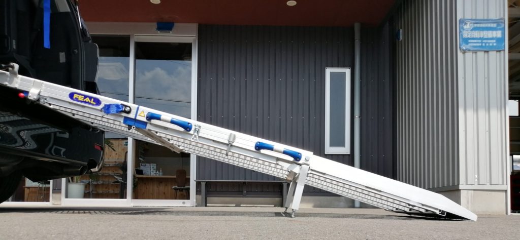 スロープを延伸させたときの後方への長さが約２００ｃｍ