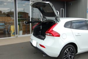 Volvo V40T3のトランクに車いす収納クレーン「カロリフト４０®️」を取付_その１