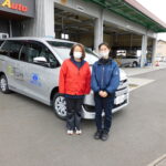 車椅子のまま乗り降りができるようにするためのスロープがついた、ヴォクシーウェルキャブ（トヨタ）の福祉車両