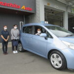 車椅子のまま乗り降りができるようにするためのスロープがついた、ラクティスウェルキャブ（トヨタ）の福祉車両