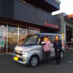 車椅子のまま乗り降りができるようにするためのスロープがついた、タント（ダイハツ）の福祉車両