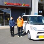 車椅子のまま乗り降りができるようにするためのスロープがついた、タント（ダイハツ）の福祉車両