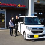 座席への乗り降りを楽にする回転昇降シートのついた、タントカスタム（ダイハツ）の福祉車両