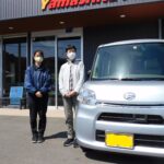 車椅子のまま乗り降りができるようにするためのスロープがついた、タント（ダイハツ）の福祉車両