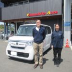 車椅子のまま乗り降りができるようにするためのスロープがついた、N-BOX（ホンダ）の福祉車両