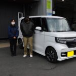 車椅子のまま乗り降りができるようにするためのスロープがついた、、N-BOXカスタム（ホンダ）の福祉車両