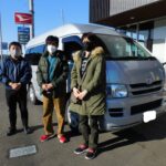 車椅子のまま乗り降りができるようにするためのリフトがついた、レジアスエース／ハイエースウェルキャブ（トヨタ）の福祉車両