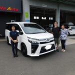 車椅子のまま乗り降りができるようにするためのスロープがついた、ヴォクシーウェルキャブ（トヨタ）の福祉車両
