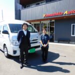 車椅子のまま乗り降りができるようにするためのリフトがついた、ハイエースコミューターウェルキャブ（トヨタ）の福祉車両