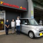 座席への乗り降りを楽にする回転昇降シートのついた、タント（ダイハツ）の福祉車両
