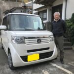 車椅子のまま乗り降りができるようにするためのスロープがついた、、N-BOX（ホンダ）の福祉車両