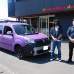 車椅子のまま乗り降りができるようにするためのスロープを取り付け改造した、カングー（ルノー）の福祉車両