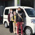 車椅子のまま乗り降りができるようにするためのスロープがついた、、ハイゼットカーゴ（ダイハツ）の福祉車両