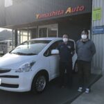 車椅子のまま乗り降りができるようにするためのスロープがついた、ラクティスウェルキャブ（トヨタ）の福祉車両