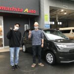座席への乗り降りを楽にする回転昇降シートのついた、スペイドウェルキャブ（トヨタ）の福祉車両