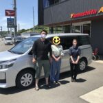 車椅子のまま乗り降りができるようにするためのスロープがついた、ヴォクシー（トヨタ）の福祉車両