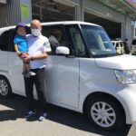 車椅子のまま乗り降りができるようにするためのスロープがついた、N-BOX（ホンダ）の福祉車両