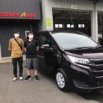 車椅子のまま乗り降りができるようにするためのスロープがついた、ノア（トヨタ）の福祉車両