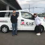 車椅子のまま乗り降りができるようにするためのスロープがついた、NV200バネット（日産）の福祉車両