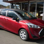 車椅子のまま乗り降りができるようにするためのスロープがついた、シエンタ（トヨタ）の福祉車両